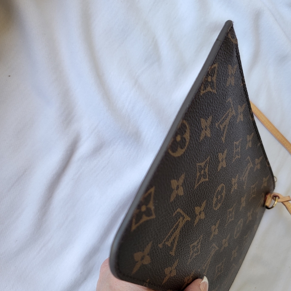 Louis Vuitton Neverfull MM Monogram Wristlet Pouch - Picture 5 of 13